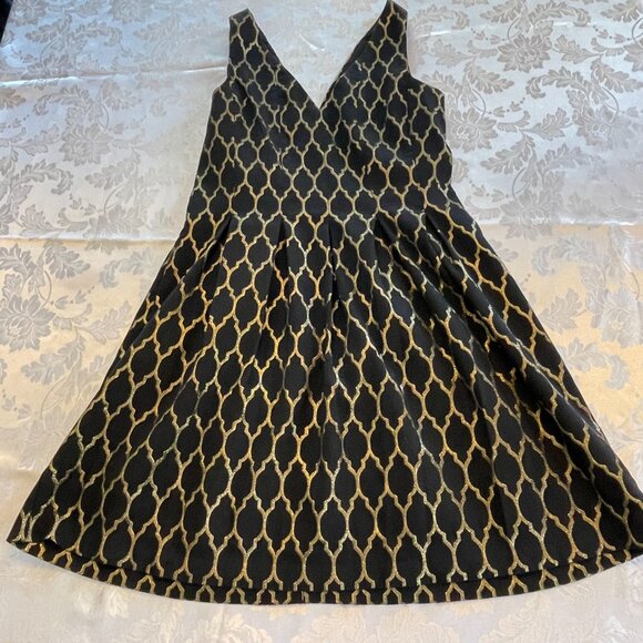 New Vince Camuto Black and Gold dress V neckline size 12 - Picture 9 of 9